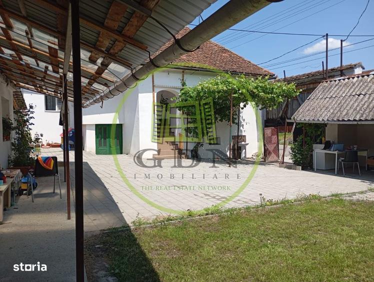 Casa de vanzare in Sacel 2 corpuri locuibile, 3 bai, gradina, ter - 3