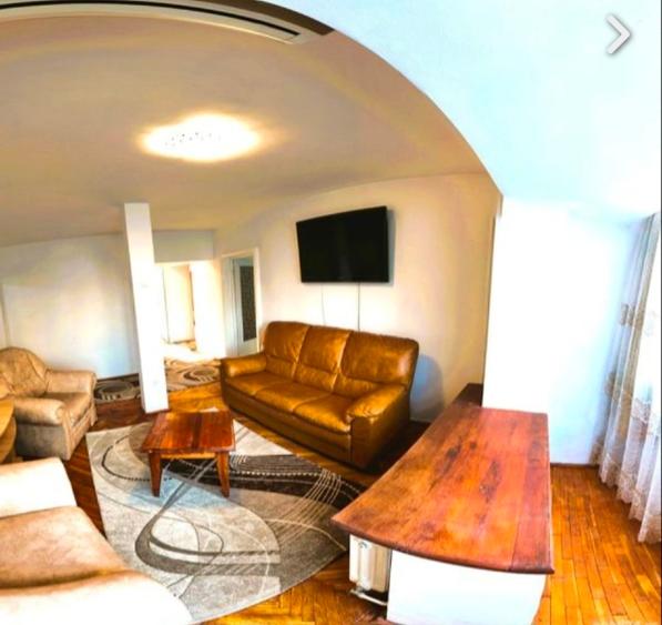 UNIRII CENTRAL, 4 camere-decomandat- Bloc MONOLIT - PROPRIETAR - 2