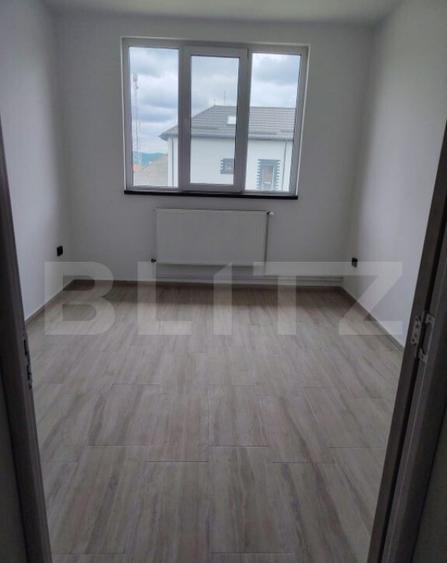 Casa de vanzare, cu 6 camere, 288 mp, zona Voinesti - 2