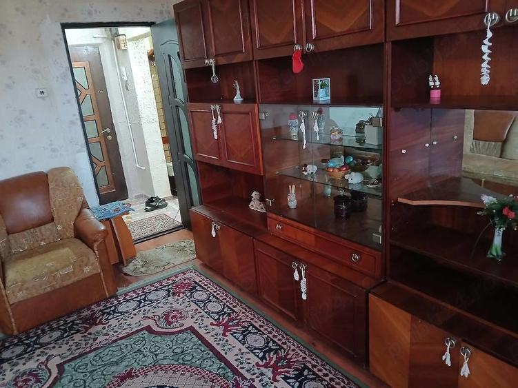 Vand apartament in Rm sarat zona gari bl 3 C etaj 3 decomandat plus magazie la subsolul blocului - 3