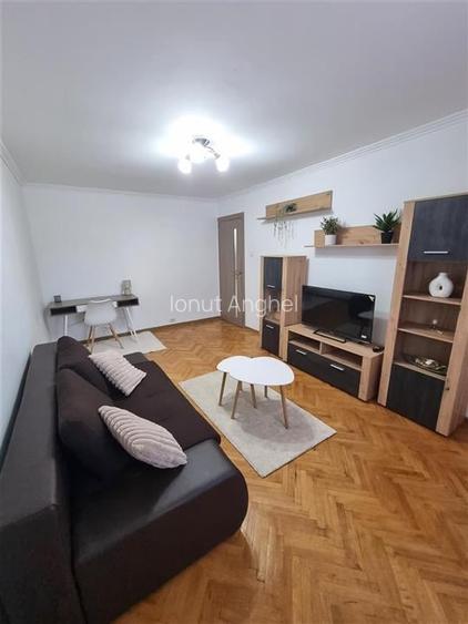 Apartament doua camere decomandat - etajul 1 - geam la baie - mobilat si utilat