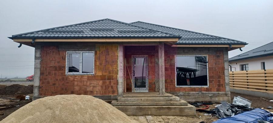 Săbăreni, casă nouă 4 camere parter, curte 480 mp - 2