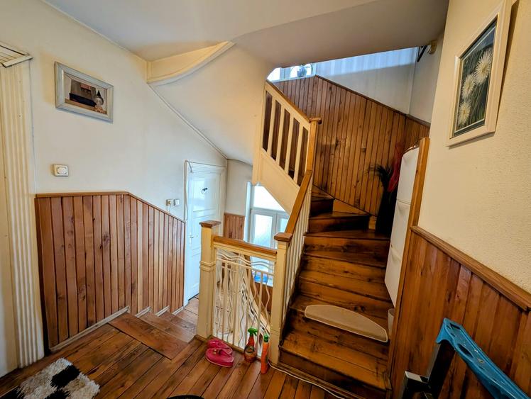 Unirii,D+P+E+M,Parc Carol,postbelic,renovata,semineu,plansee beton,curte-parcare - 9