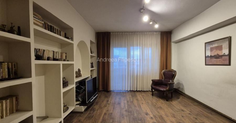 Apartament 3 camere, decomandat, Strada Victoriei