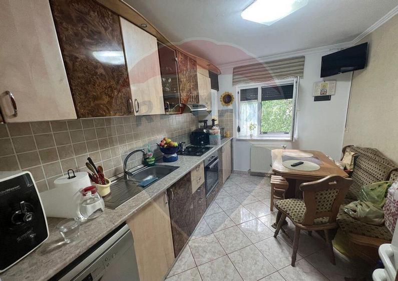 Apartament 3 camere zona Doi Stejari - 1