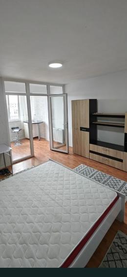 Garsoniera moderna- Tractorul - langa Coresi Mall - 1