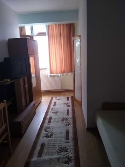 Inchiriez camera vila Bucium - 8