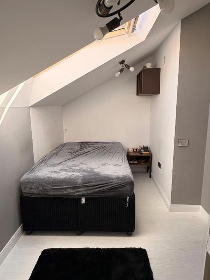 Apartament cu 4 camere semidecomandat în Florești