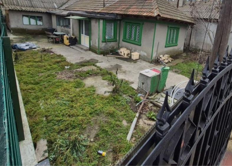 Teren 350 mp cu casă bătrânească – zona Km 5! - 1