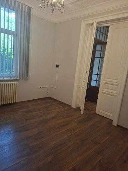 Piata Rosetti 2 camere parter in vila ideal birou parcare in curte curte - 3