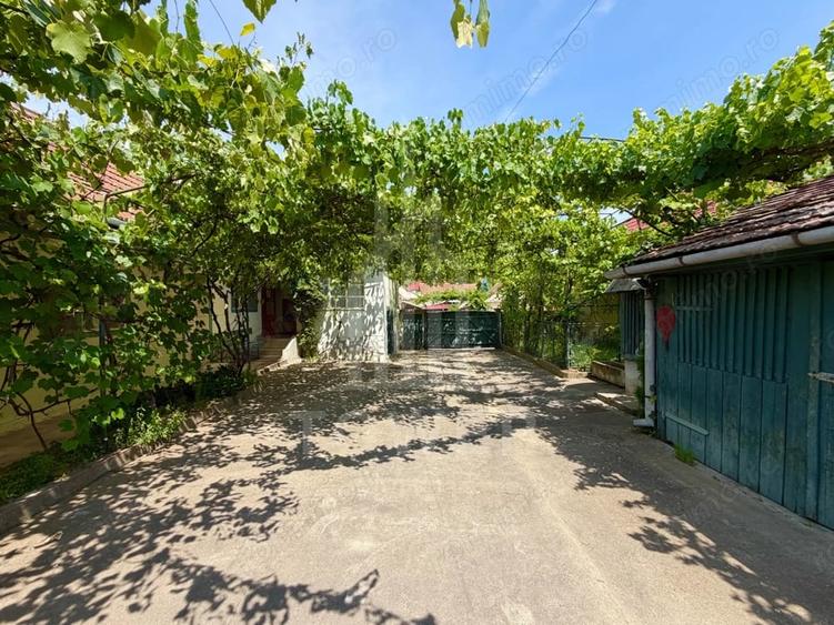 Casă cu 4 camere cu Teren 2300 Mp în Vest