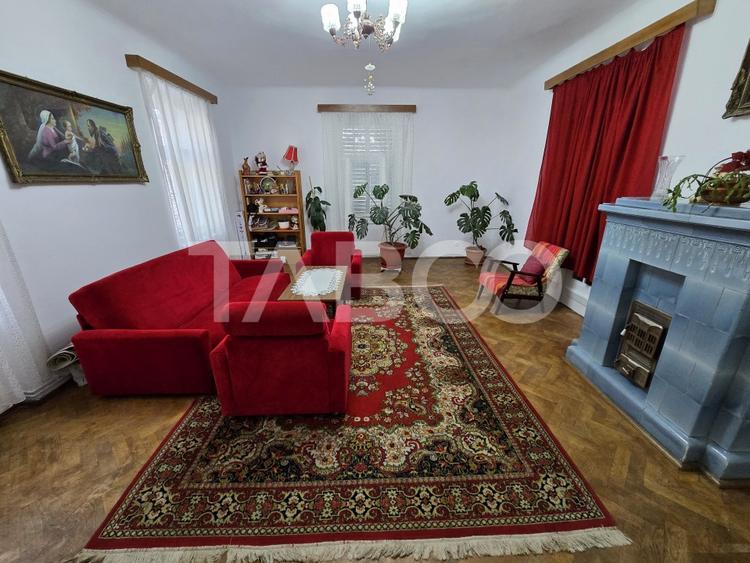Apartament cu 4 camere decomandat, mobilat în Orașul de Jos