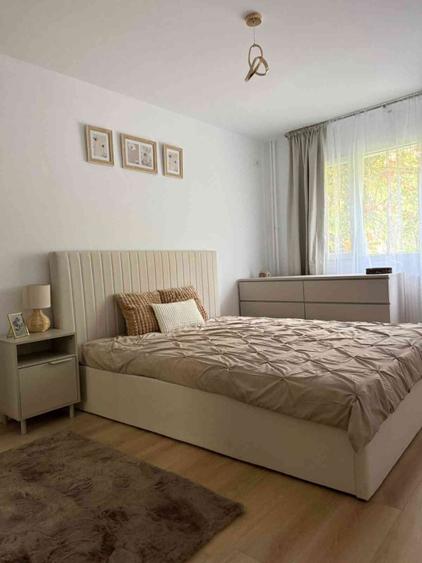Apartament cu 3 camere semidecomandat în Titan