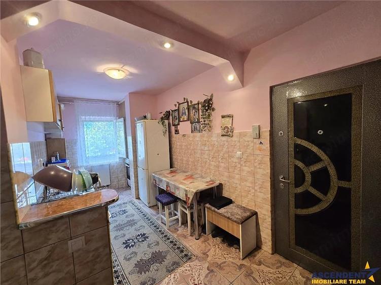 Apartament cu 2 camere decomandat în Triaj