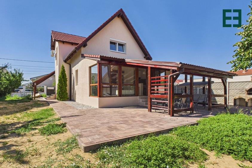 Casă individuală cu 5 camere cu Canalizare în Dumbrăvița