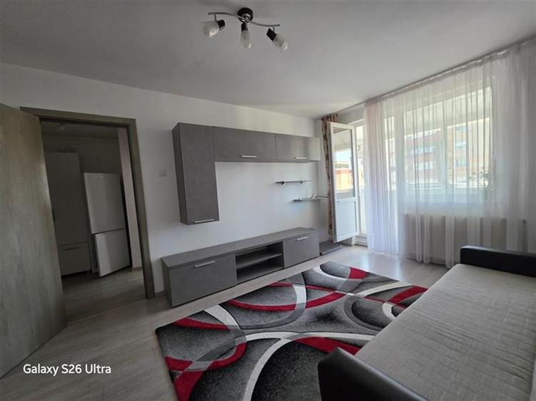 Apartament cu 2 camere semidecomandat în 13 Decembrie