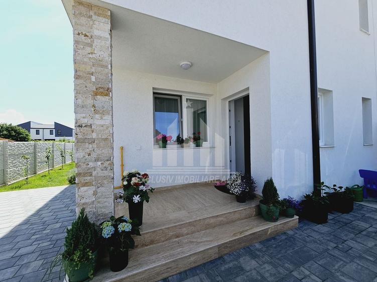 Duplex cu 4 camere cu Canalizare în Cetate