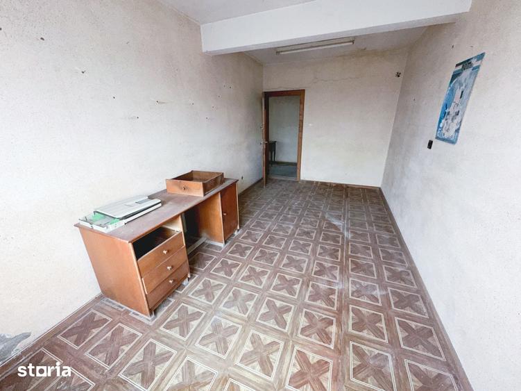 Spațiu comercial, de 2,272 mp, în Central