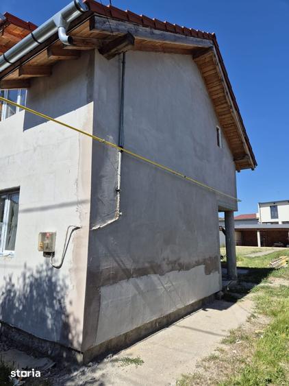Casă cu 4 camere cu Teren 600 Mp în Oncea