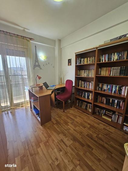 Apartament cu 4 camere decomandat în Aradului