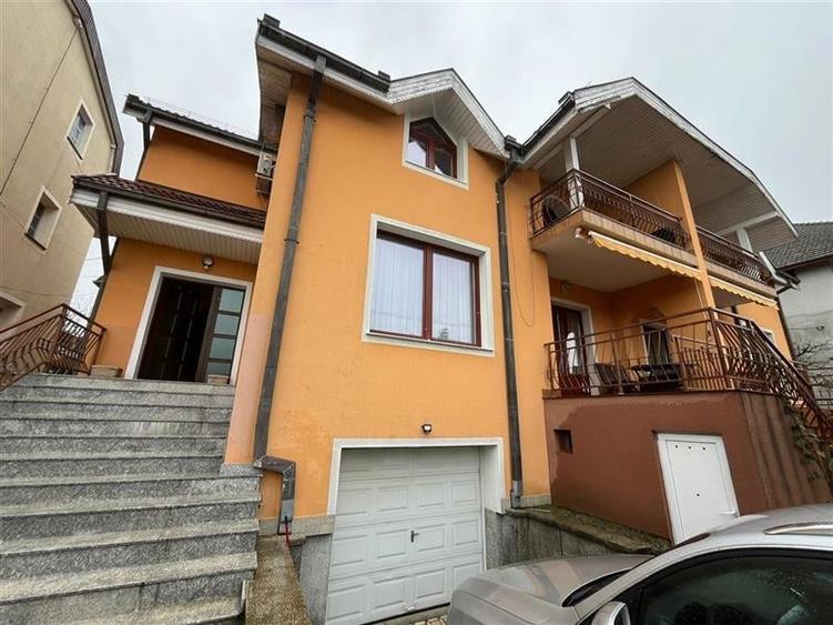 Apartament cu 5 camere decomandat în Platou