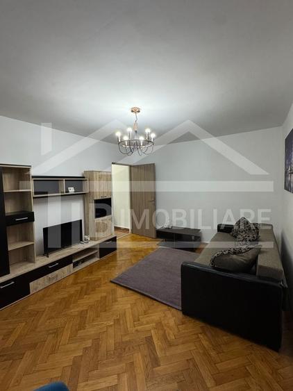 Apartament cu 3 camere semidecomandat în 7 Noiembrie