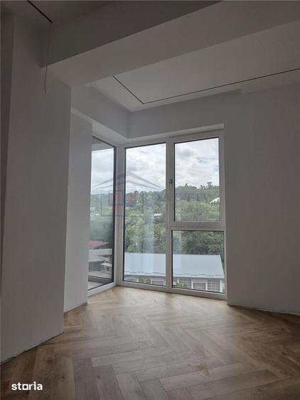 Apartament cu 3 camere semidecomandat în Sud