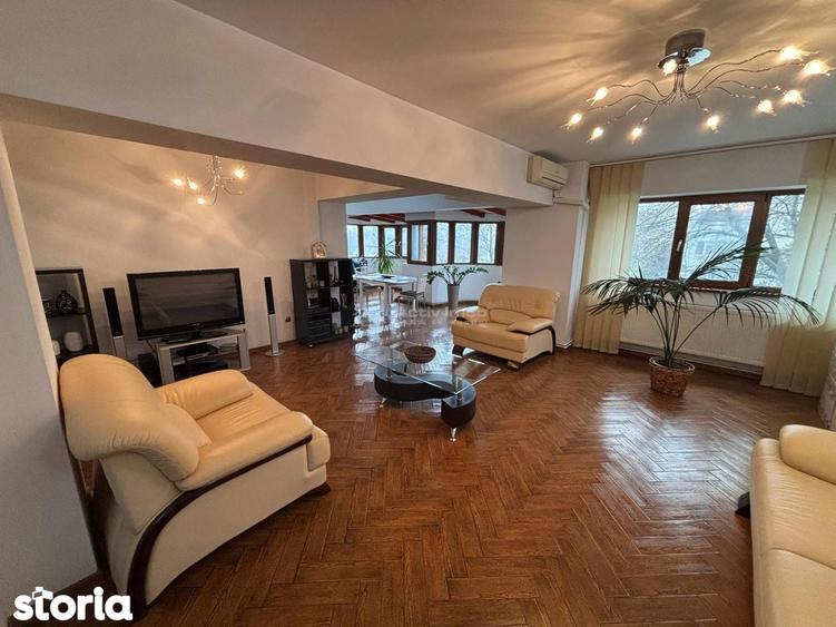 Apartament cu 4 camere decomandat în Port