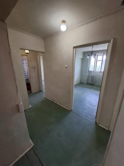 Apartament cu 3 camere decomandat în Drumul Taberei