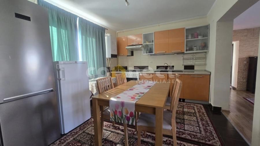 Apartament cu 3 camere semidecomandat, mobilat în Bună Ziua