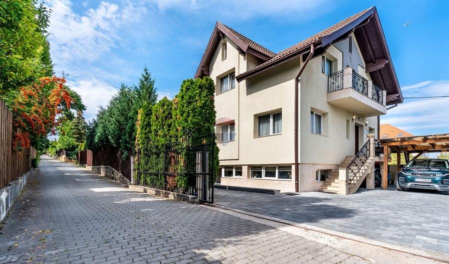 Casă individuală cu 7 camere cu Teren 512 Mp în Andrei Mureșanu