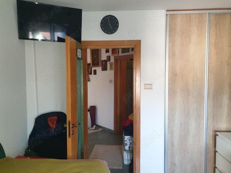Apartament cu 4 camere decomandat în Oltenița