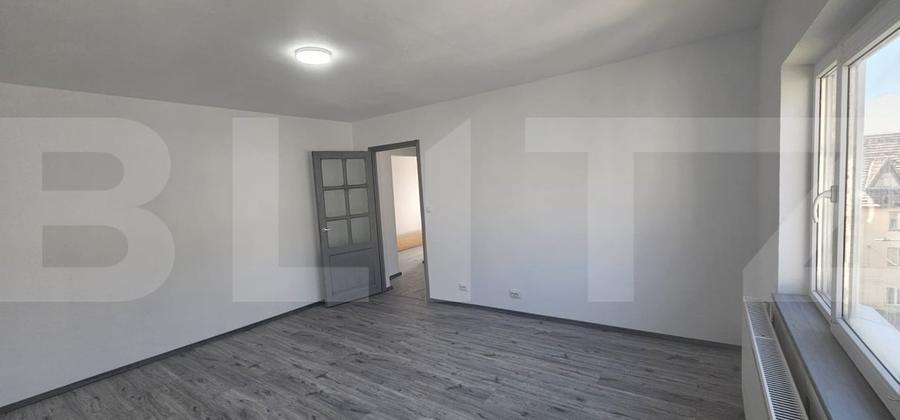 Apartament cu 3 camere decomandat în Semicentral