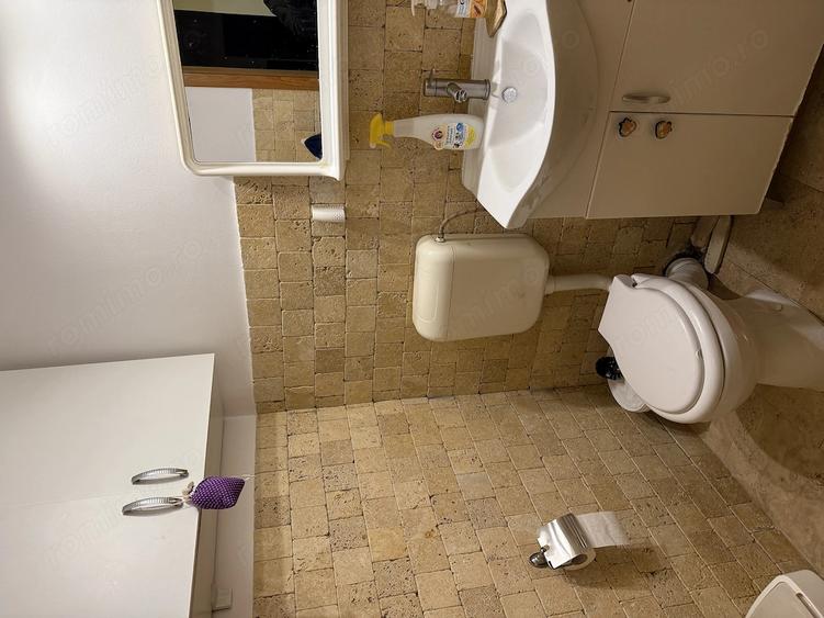 Apartament cu 3 camere semidecomandat în Dâmbovița