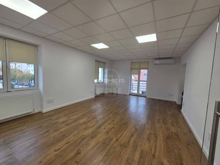 Casa de vanzare cu 9 camere, 800mp, pe strada Paris