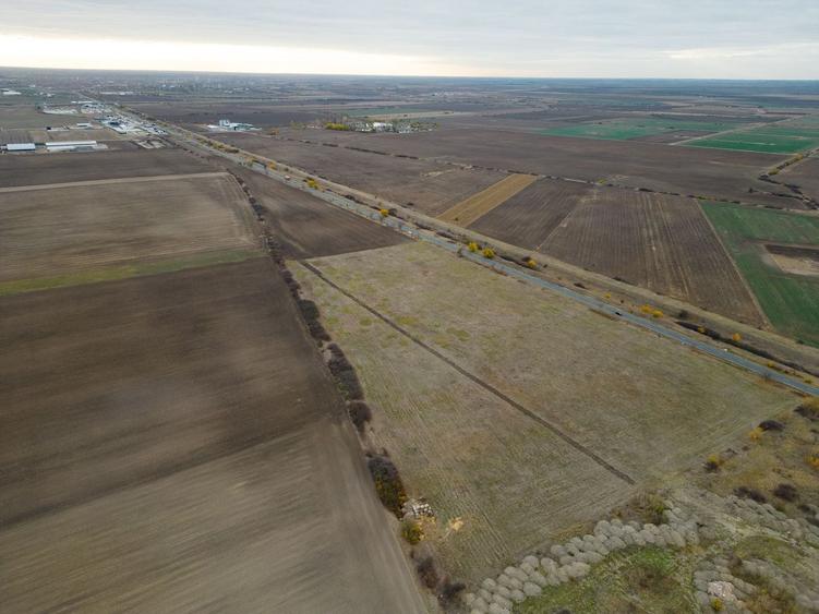 Teren agricol, în Est