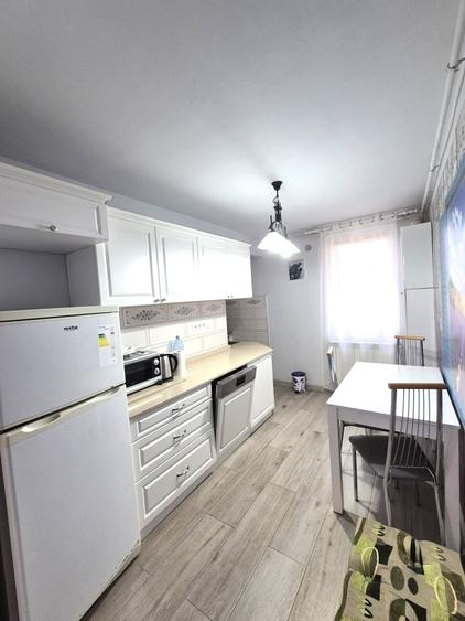 Apartament cu 4 camere decomandat în Dumbrava 2