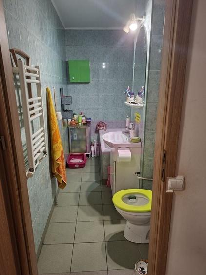 Gaesoniera  Aparatorii Patriei, la Universitataea Spiru Haret - 11