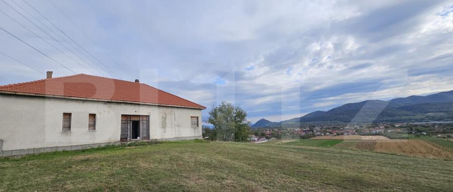 Vila la ro?u, 240 mp, teren 93.000 mp - ?oimu? - 3