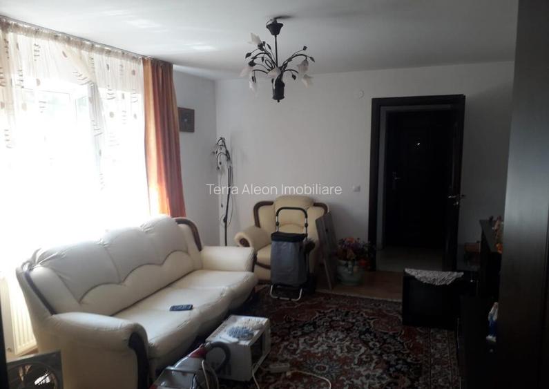 Inchiriez Casa, Zona Gara Veche, Piatra Neamt, 5 camere + bucatarie Inchiriez Casa, Zona Gara Veche, Piatra Neamt, 5 camere + bucatarie
