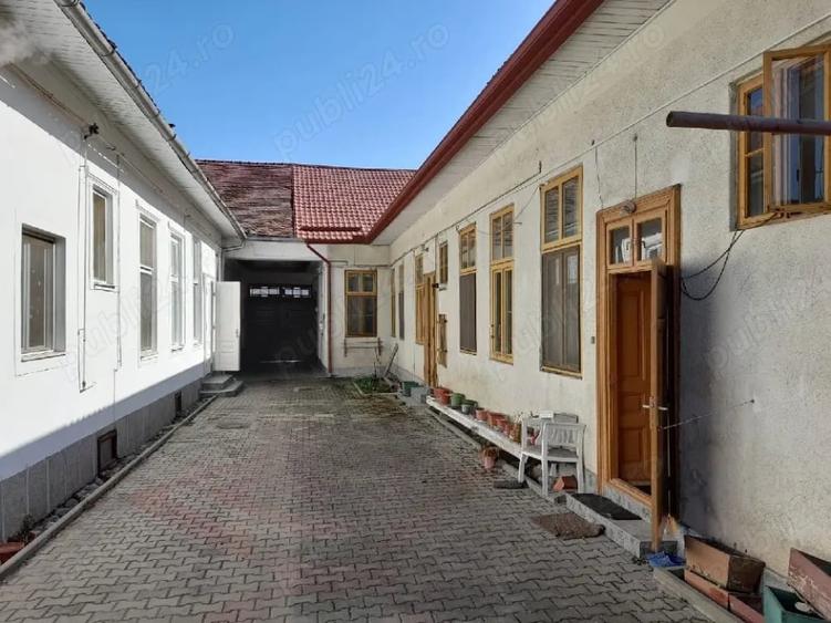 Casă spațioasă de vânzare – zonă ultracentrală, oportunitate excelentă investiți - 1