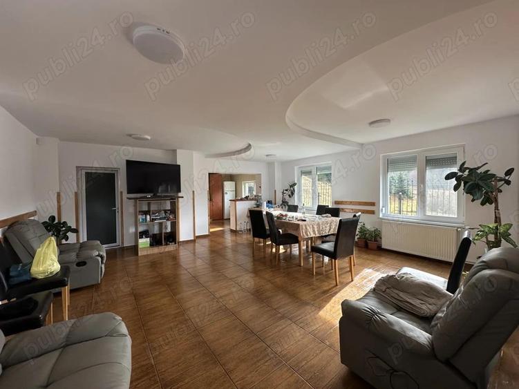 Agentia imobiliara VIGAFON vinde pensiune-casa de vacanta Predeal - 14