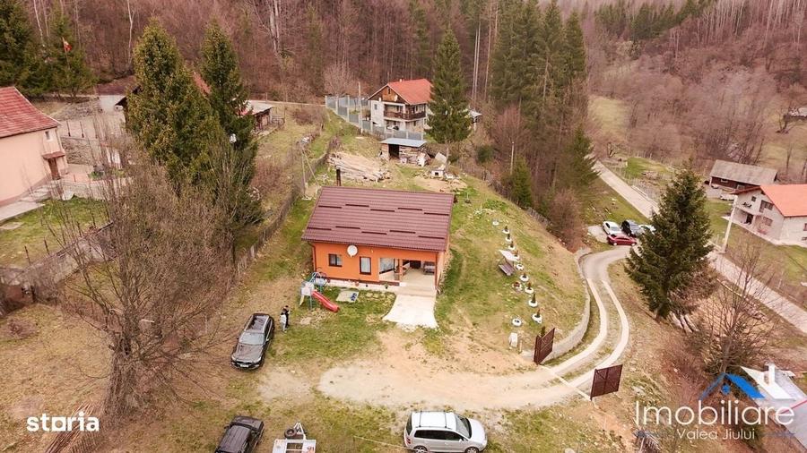 Casă cu 4 camere cu Teren 1711 Mp în Uric