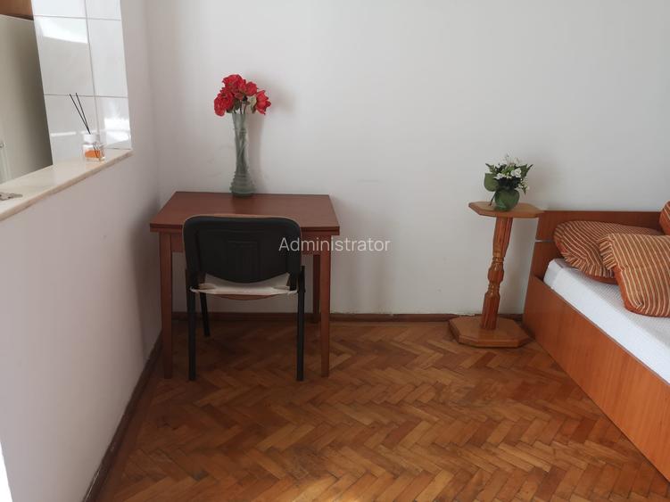 Garsoniera în zona  Policlinica Titan