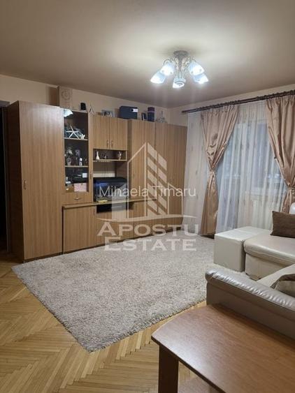 Apartament cu 2 camere, etaj 3, centrala proprie, zona Dambovita Apartament cu 2 camere, etaj 3, centrala proprie, zona Dambovita