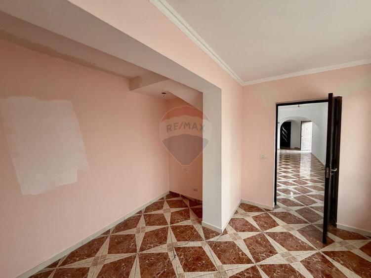 Casa / Vila cu 8 camere - 14