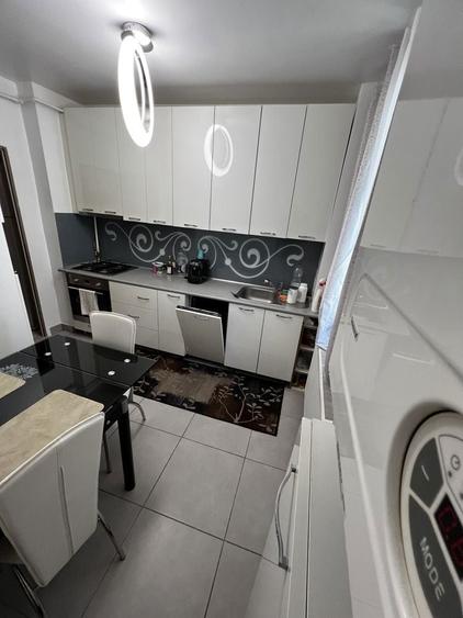 Inchiriez apartament 3 camere parter in progresu - 1