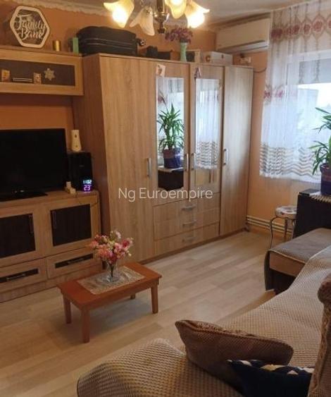 Apartament 2 camere de vanzare zona Poarta 6