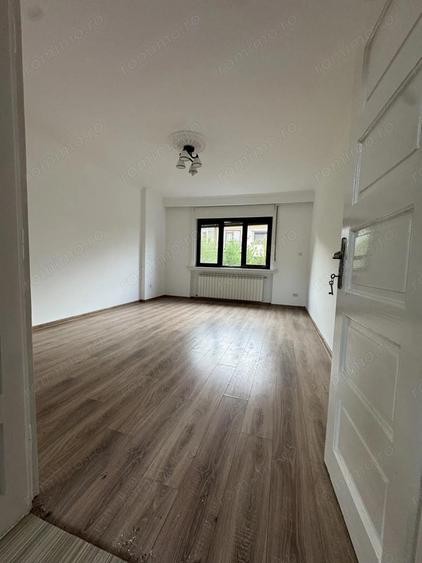 Casa ultracentrala cu curte ?i garaj | Confort premium in inima Oradiei - 11