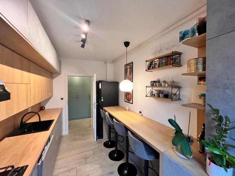 Apartament cu 3 camere decomandat în Central